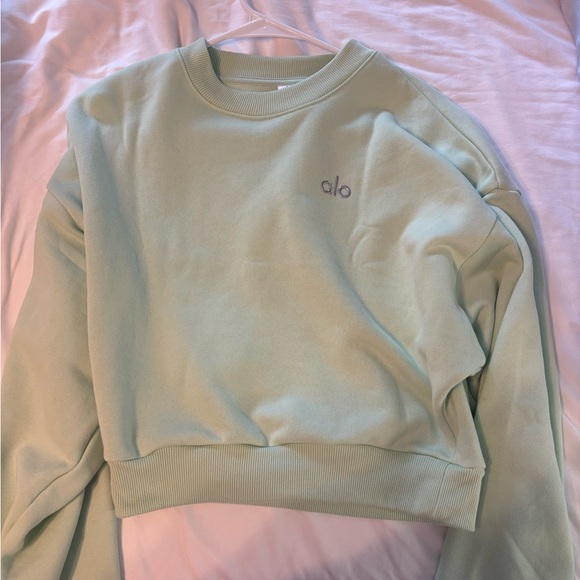 ALO Yoga Light Green Crewneck Sweater - Picture 1 of 1